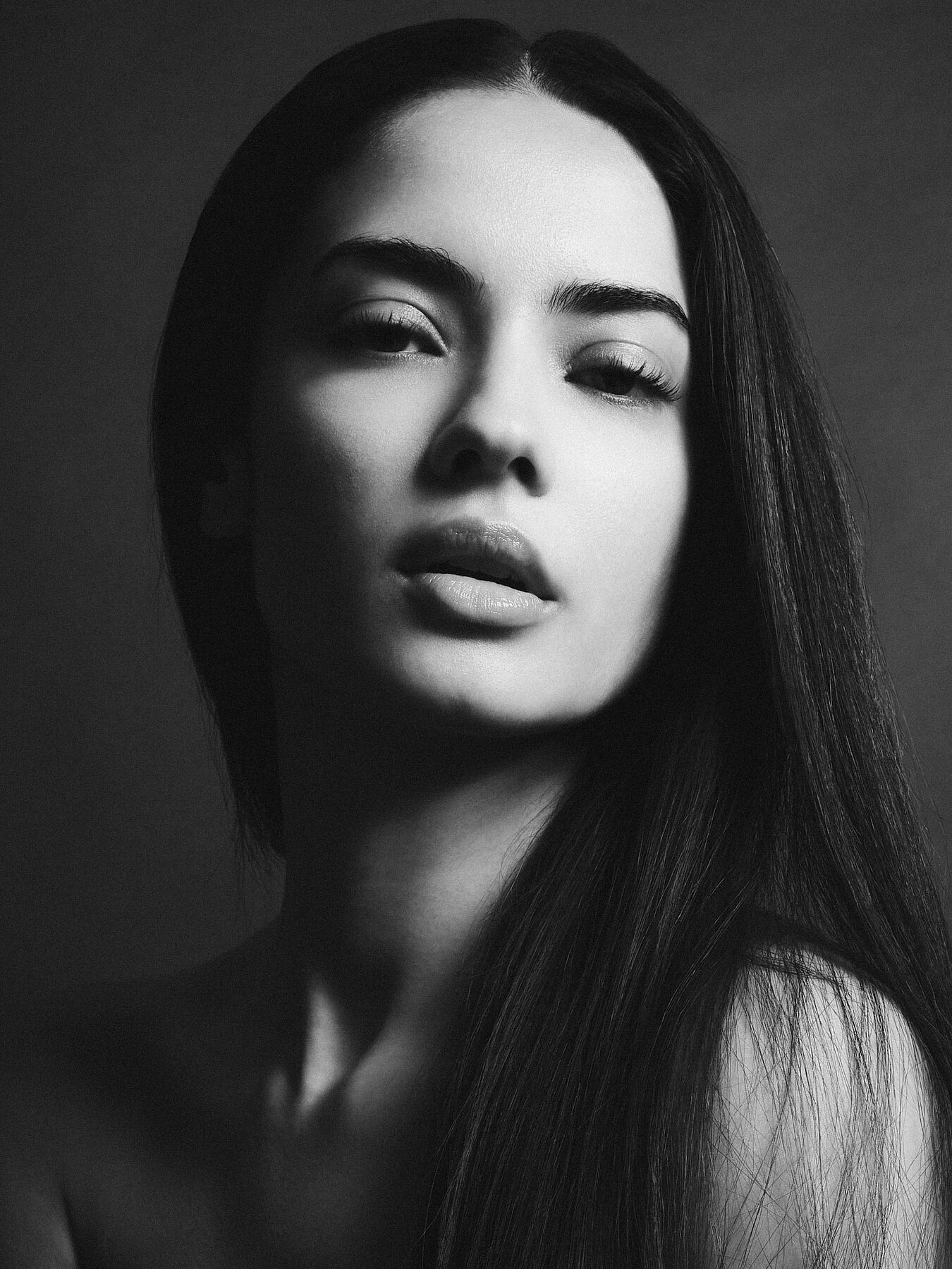 Icon — noir-inspired fashion editorial