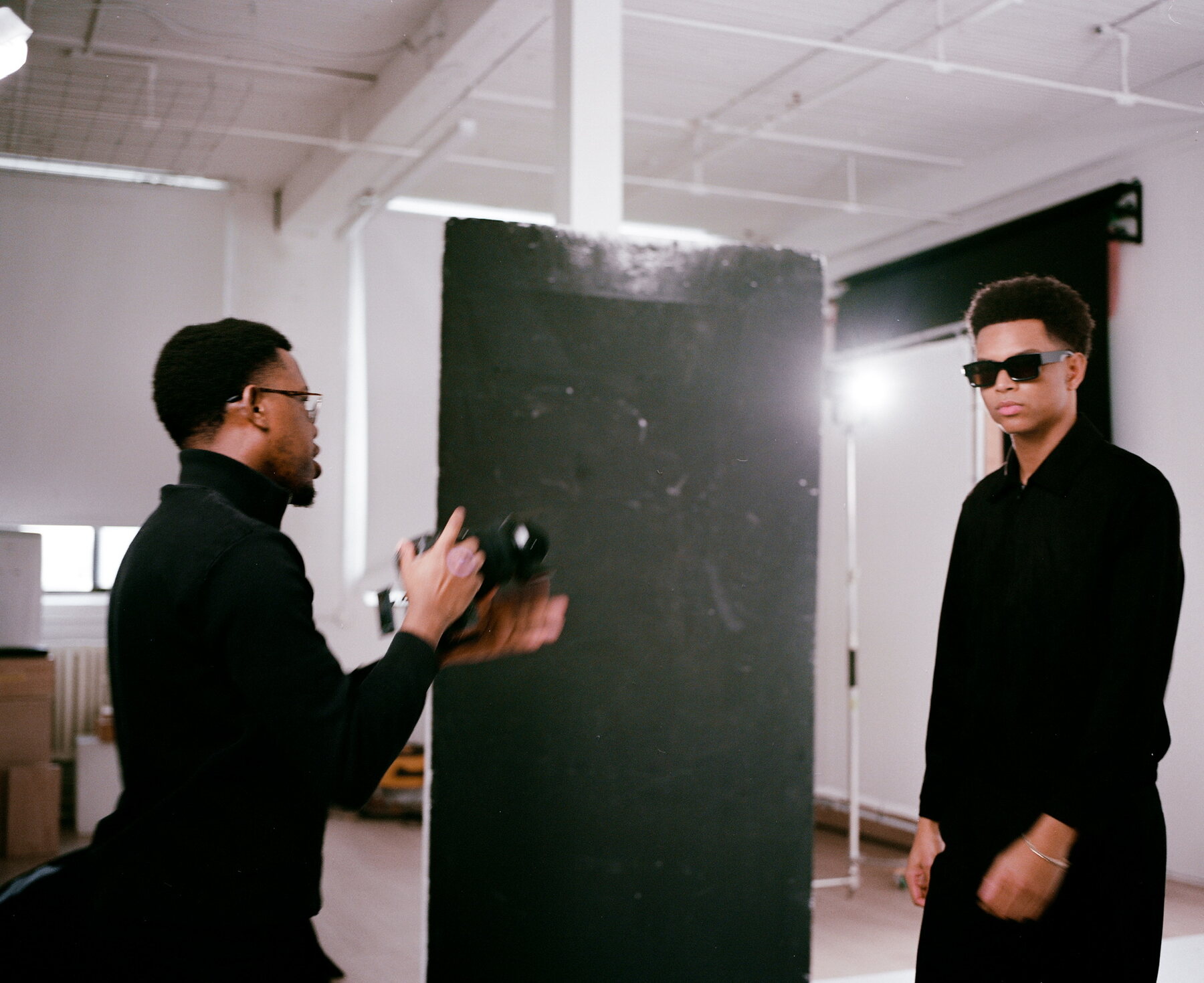 L'Atelier — on set